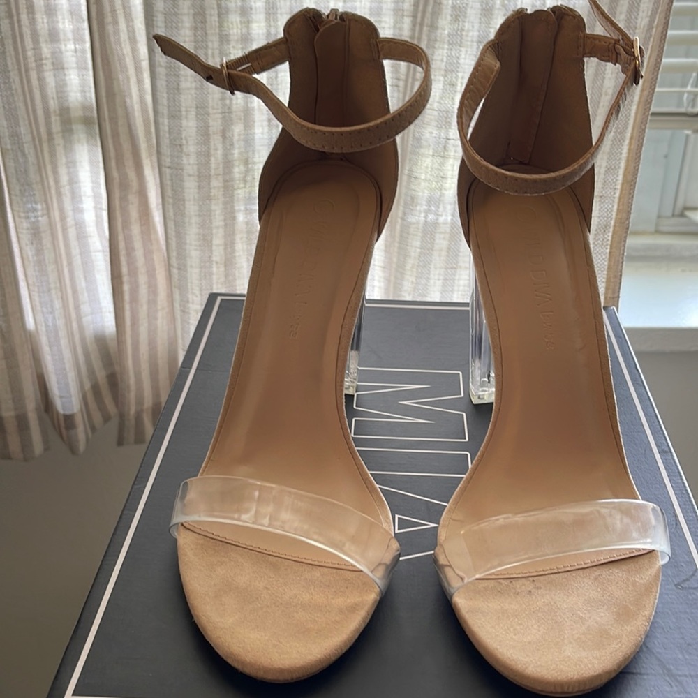 SANDALS! - Picture 1 of 3